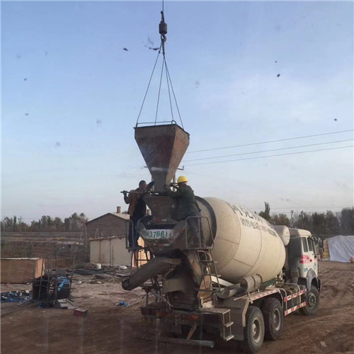 尼勒克县“精准瞄准”—— 吊车的 “定位导航” 技术