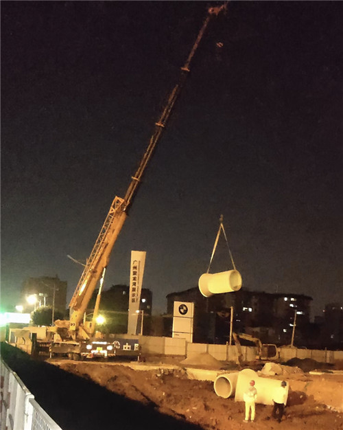 尼勒克县“弯臂矫正”—— 吊车的 “形变补偿” 技术